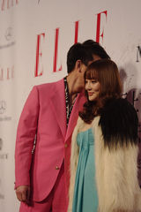 组图：贾乃亮李小璐甜蜜亮相 今年办婚宴要生6个娃