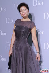 组图：钟楚红张曼玉同台亮相 全智贤露香肩