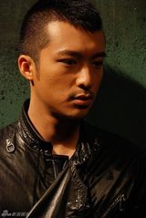 高清组图：小柯弟子里翌楷写真 设计师也爱唱歌