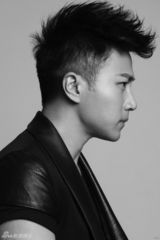 组图：刘恺威黑白写真曝光 俊帅面孔显男性魅力