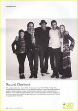 组图：克里斯-布朗杂志大片另类 穿盔甲自摸私处