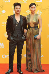 组图：欧弟、杨舒婷代表《超萌英雄》剧组亮相