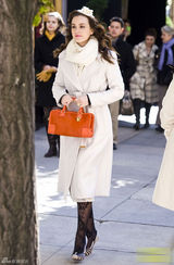 高清组图：莉顿-梅斯特街拍 白色大衣搭配靓包