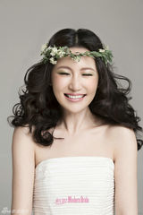 组图：刘梓妍新娘大片曝光 朋克盘发吸睛