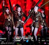 组图：韩团brown eyed girls办19禁演唱会大玩性感