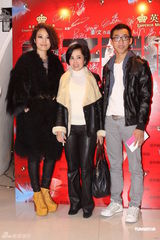 组图：《子弹》香港首映众星助阵 刘嘉玲周韵姐妹花