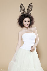 组图：郑亦桐化身“最萌兔女郎” 清纯可爱令人心动