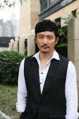 组图：涂松岩示范商务男装帅气穿搭