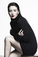 组图：高圆圆登封面 哥特风引领极致冷艳