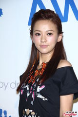 组图：炎亚纶胡宇崴活动现身引粉丝尖叫