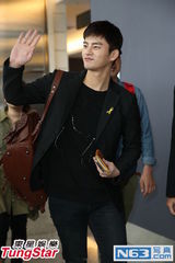 组图：韩星徐仁国首次赴台 帅气现身