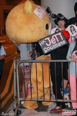 组图：少女时代抵港准备开唱 闪现机场秒杀粉丝