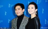组图：型男梁朝伟牵手章子怡闪耀登场