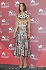 组图：《危险方法》记者会 奈特莉花裙黑超抢眼