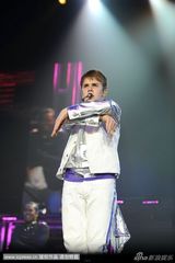 组图：贾斯汀-比伯曼城开唱 自摸胯下“不淡定”