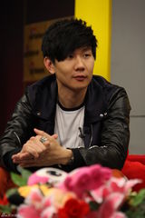 组图：林俊杰做客新浪聊天 吐舌卖萌酒窝俏皮