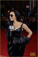 组图：MTV红毯女星水果姐秀牙套ladygaga扮人鱼