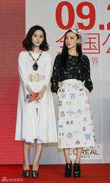 组图：霍思燕头上开幼儿园 闺蜜自制童趣帽抢镜