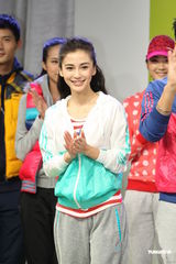 组图：Angelababy与彭于晏运动装活力十足