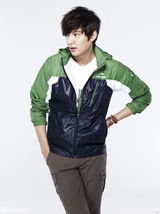 高清组图：李敏镐携手少女时代允儿拍户外服装广告