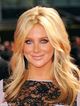 高清组图：史蒂芬妮-普拉特淡紫色短裙秀美腿