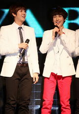 高清图：韩国偶像组合ZE:A首尔举行showcase