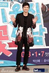 组图：尹施允朴信惠出席《邻家花美男》发布会