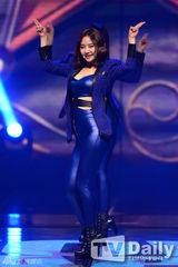 组图：少女时代泰蒂徐俏丽献歌WAPOP公演