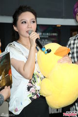 组图：阿沁升格当作家 F.I.R年底出新专辑