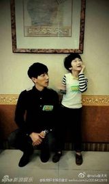 组图：张亮天天父子生活照温馨有爱