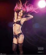 组图：俄罗斯个性美女纹身摄影师性感写真