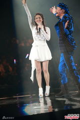 组图：许冠杰个唱与官恩娜玩亲亲 郑欣宜嫉妒