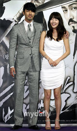 幻灯图：《出云之月》媒体首映  韩智慧等出席