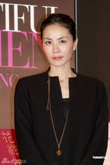 组图：王菲舒淇刘嘉玲等助阵名化妆师慈善摄影展