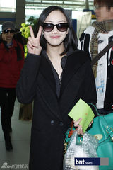 组图：韩团Sistar赴巴黎出演《音乐银行》亮相机场