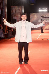 组图：亚太影展女星比美 侯佩岑温碧霞红毯争艳