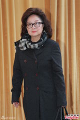 组图：方逸华跪拜邵逸夫 刘德华张学友致祭