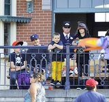 高清组图：贝克汉姆带三个儿子迪斯尼乐园游玩