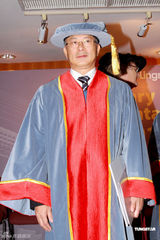 高清图：杜琪峰获颁荣誉院士 刘德华任达华等捧场