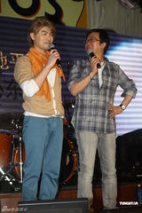 组图：曹启泰创音乐公司 携旗下歌手上海宣传新歌