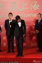 组图：《盲探》剧组走红毯 刘德华帅气现身