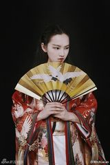 组图：武大女神生活美照 长发飘逸清新自然