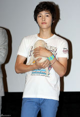 幻灯图：《心心历险记2》首映 宋钟基成东日等出席