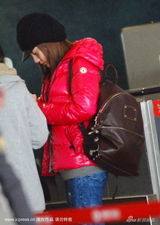 幻灯图集：李小璐素颜显憔悴 被传曾在片场晕倒