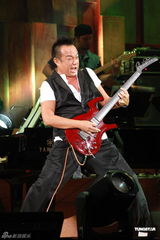 组图：曹格个唱力证与侧田兄弟情 刘德华低调助阵