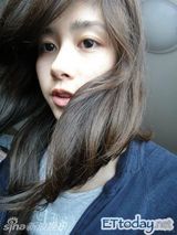 组图：台湾校花进军模特界 最爱美术和拍照