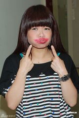 组图：曾志伟络腮胡造型亮相 钱嘉乐汤盈盈秀恩爱