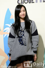 组图：宋茜佳仁等出席活动 华丽美衣争奇斗艳