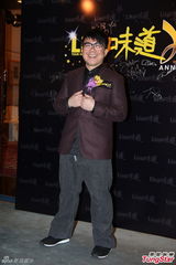 组图：林保怡出席活动曝邓萃雯演戏压力大