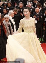 组图：范冰冰助阵红毯蕾丝纱裙雍容繁复